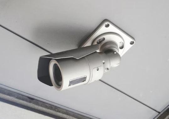 caméra sécurité plafond